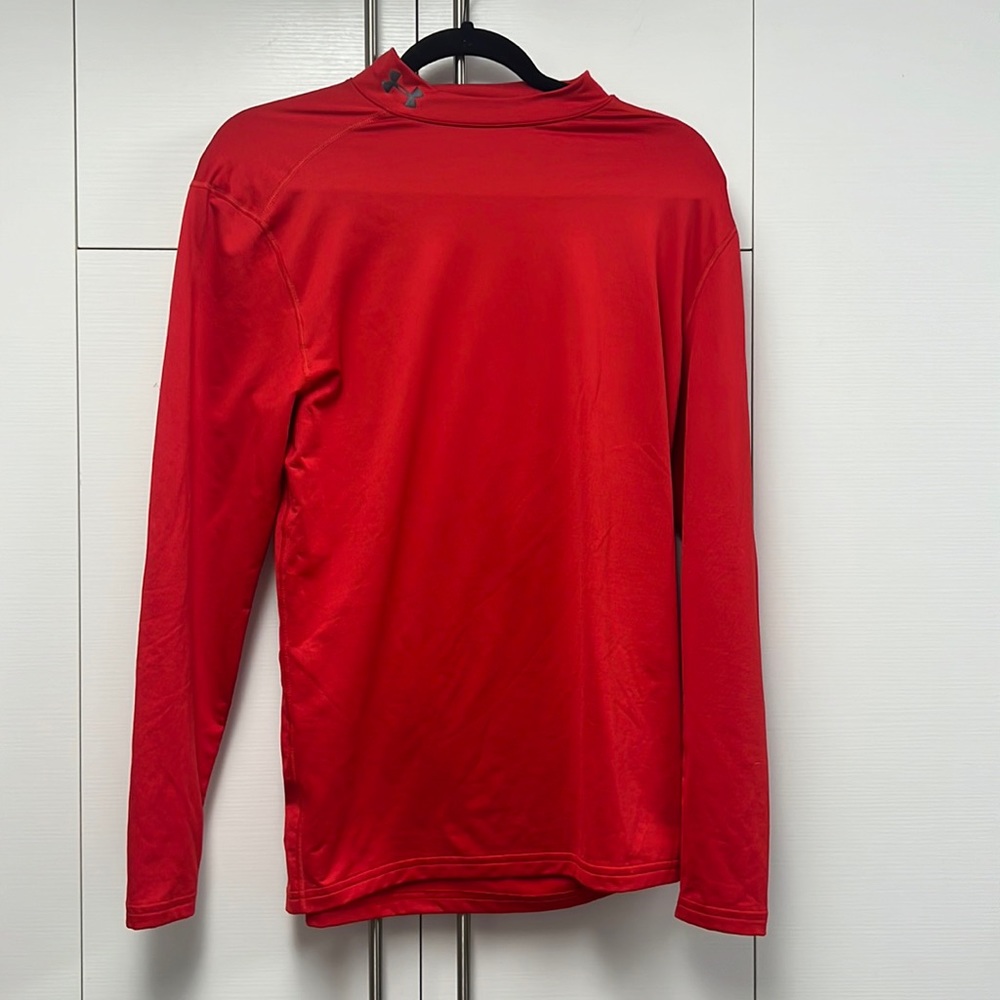 Under Armour top